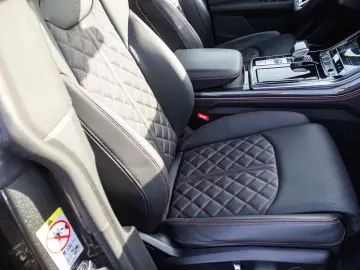 Audi Q8 S line 50 TDI qu. tiptronic Navi HuD Pano ACC