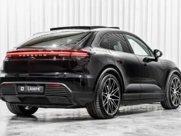 PORSCHE Macan 4 Electric Panodak BOSE Sport Chrono Trekh