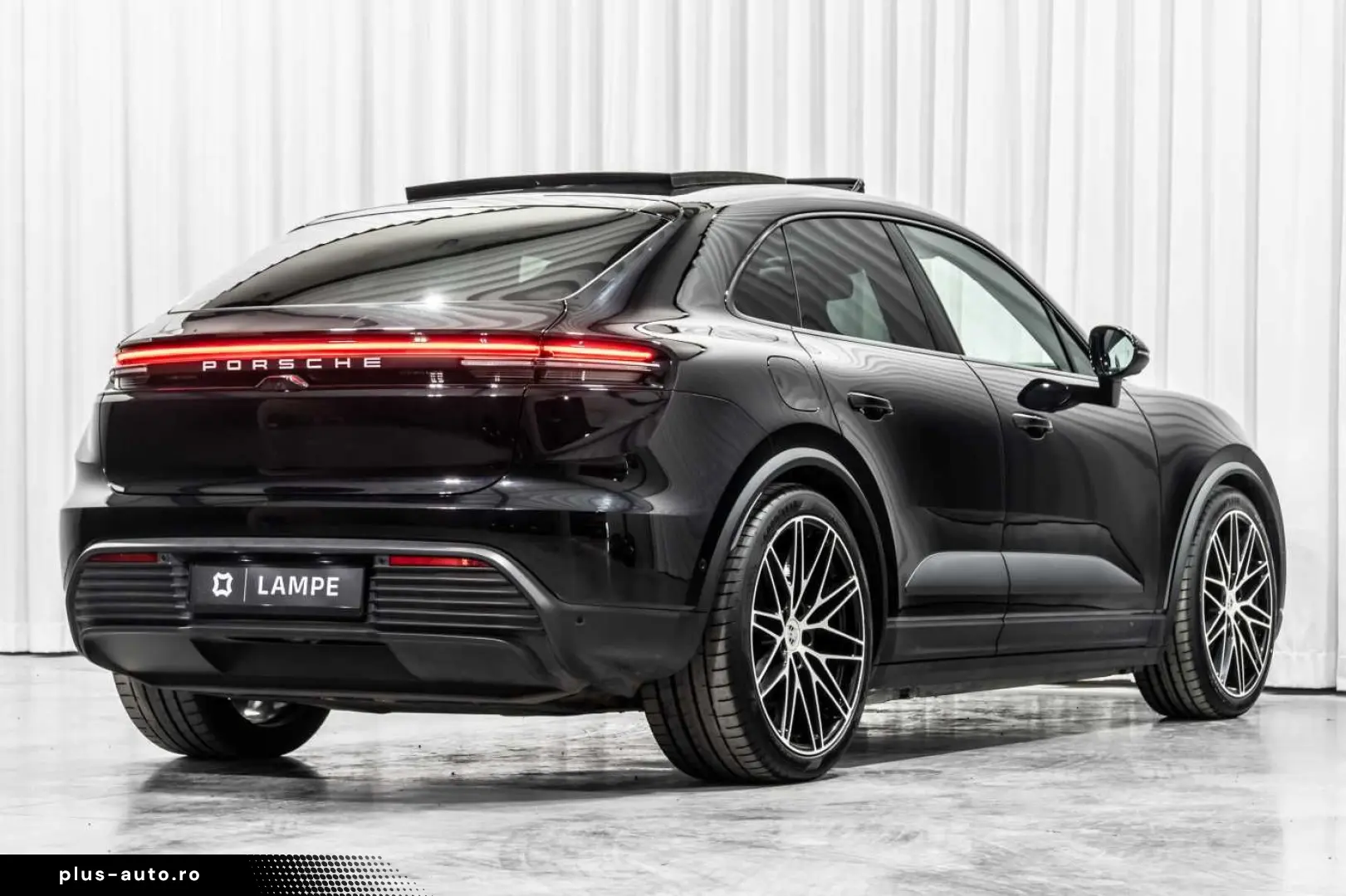 PORSCHE Macan 4 Electric Panodak BOSE Sport Chrono Trekh