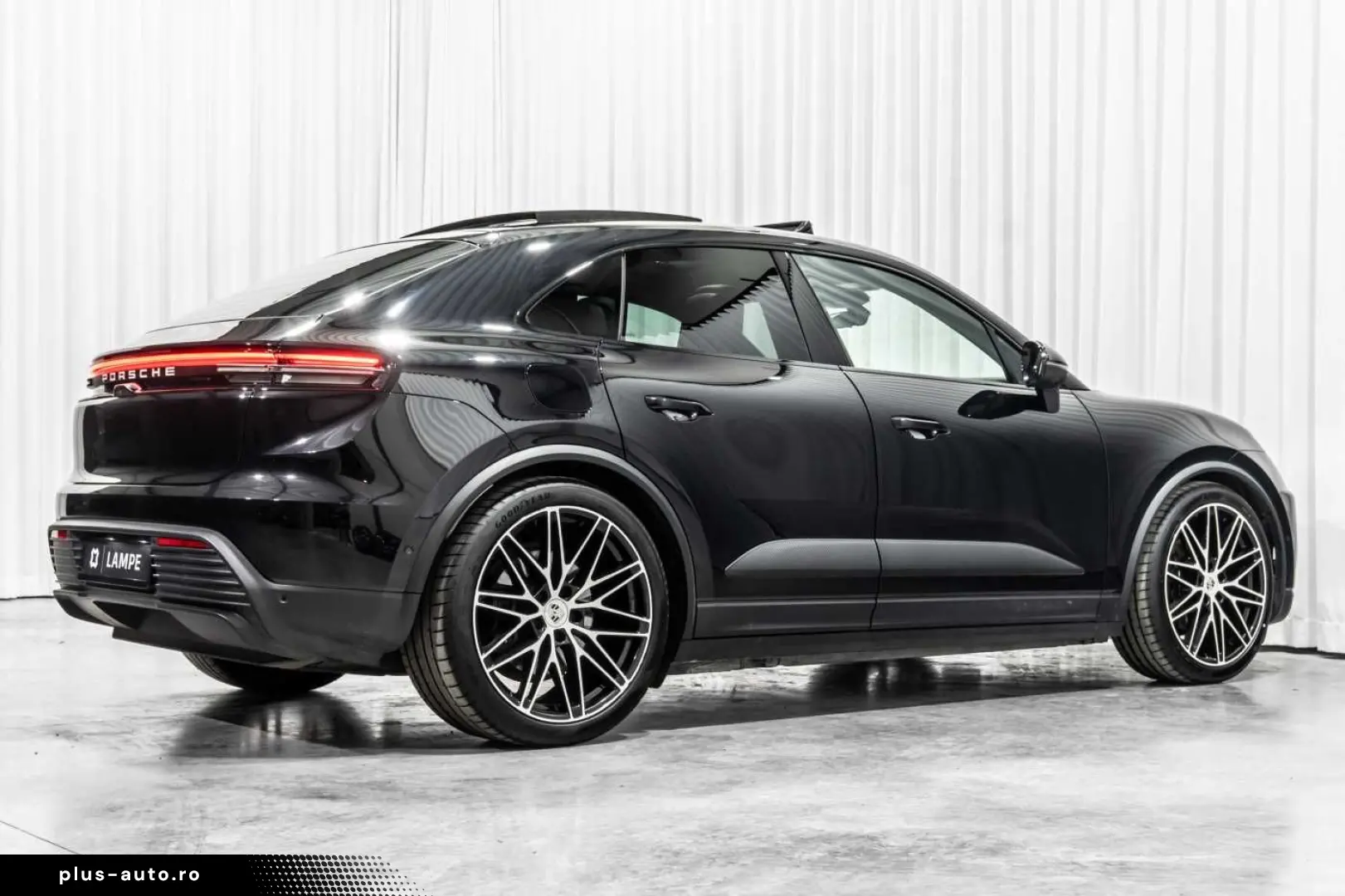 PORSCHE Macan 4 Electric Panodak BOSE Sport Chrono Trekh