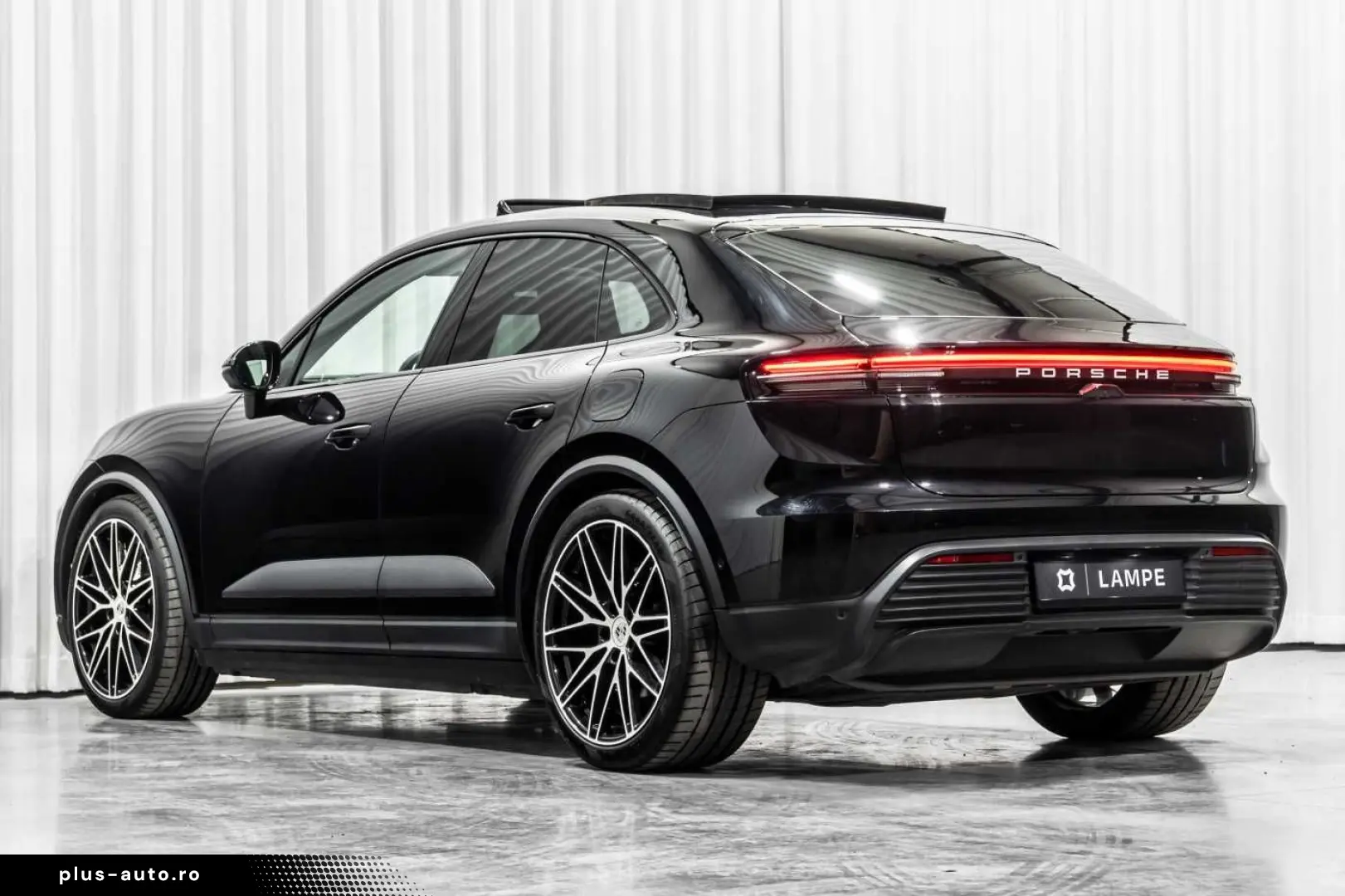 PORSCHE Macan 4 Electric Panodak BOSE Sport Chrono Trekh