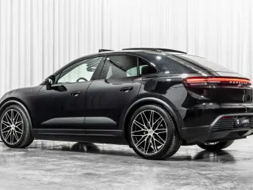 PORSCHE Macan 4 Electric Panodak BOSE Sport Chrono Trekh