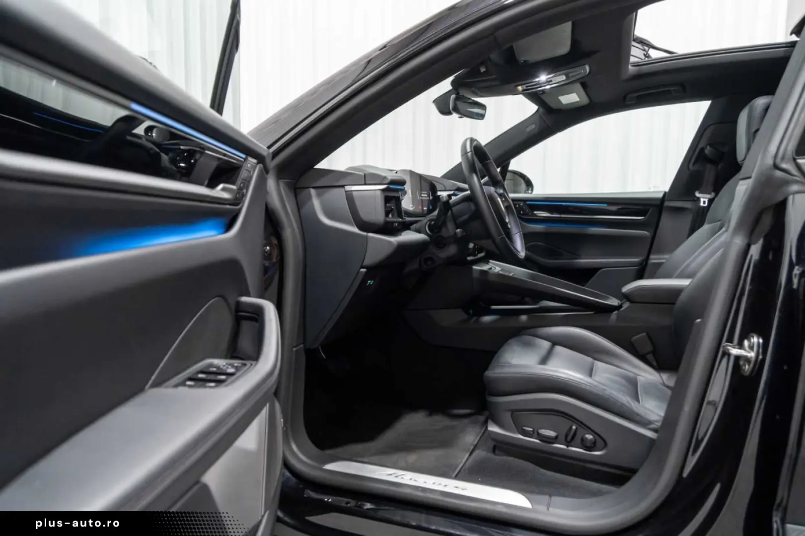 PORSCHE Macan 4 Electric Panodak BOSE Sport Chrono Trekh