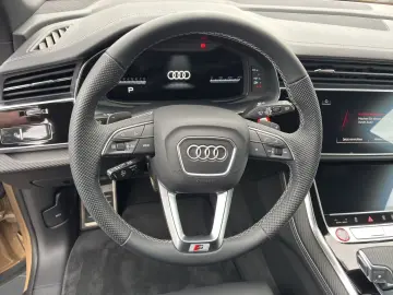Audi SQ8 TFSI quattro MATRIX PANO AHK STANDHZ