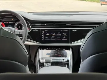 Audi SQ8 TFSI  STANHEIZUNG AHK PANO B&O HUD