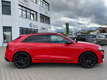 Audi SQ8 TFSI  STANHEIZUNG AHK PANO B&O HUD