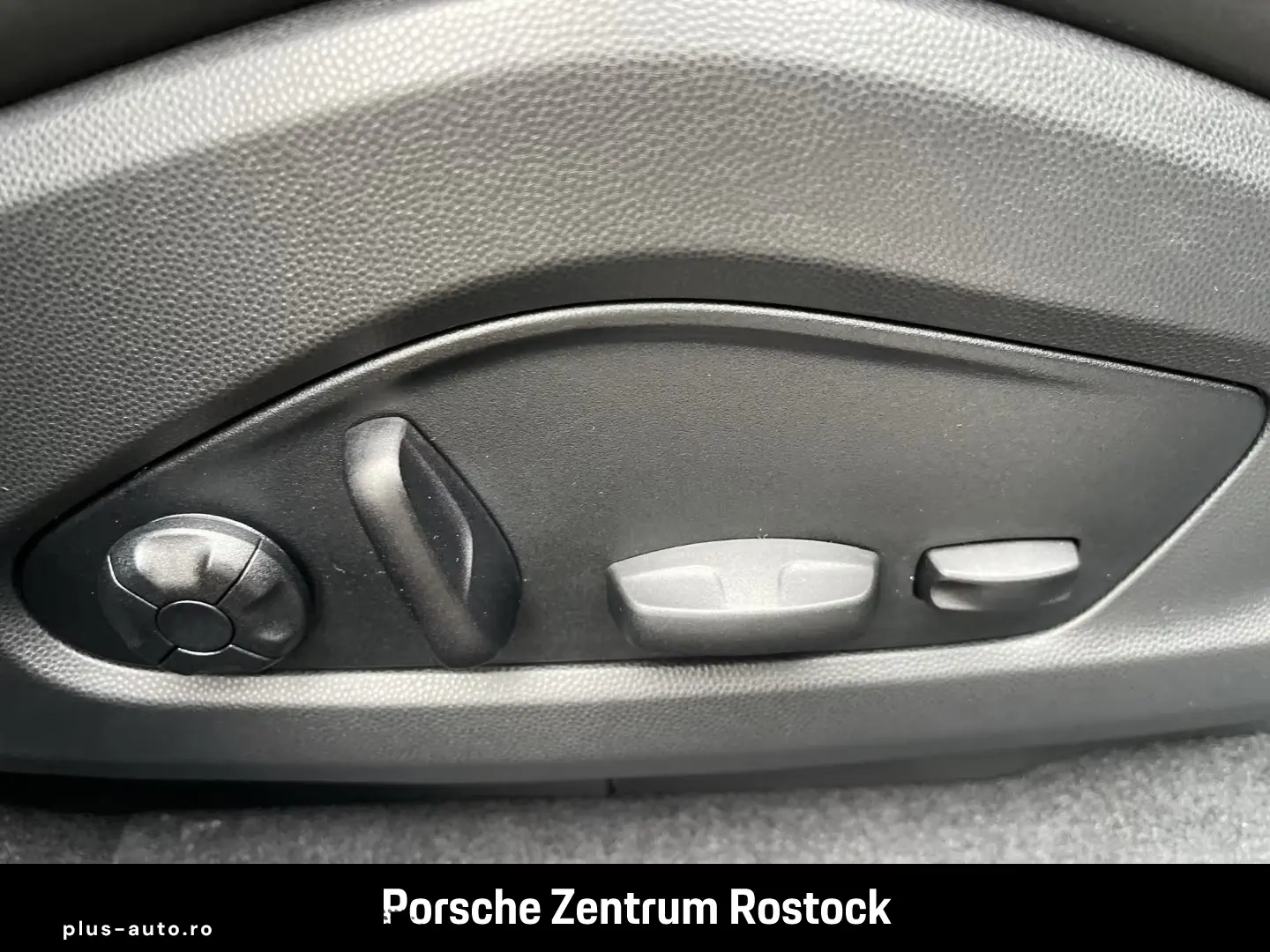 Porsche Macan Air Suspension Panoramic LED Matrix