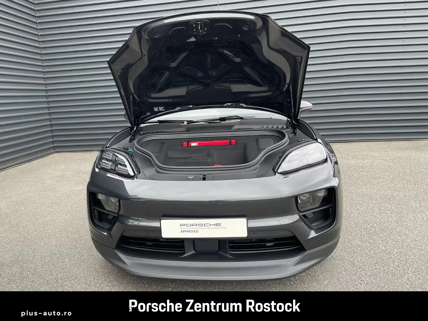 Porsche Macan Air Suspension Panoramic LED Matrix