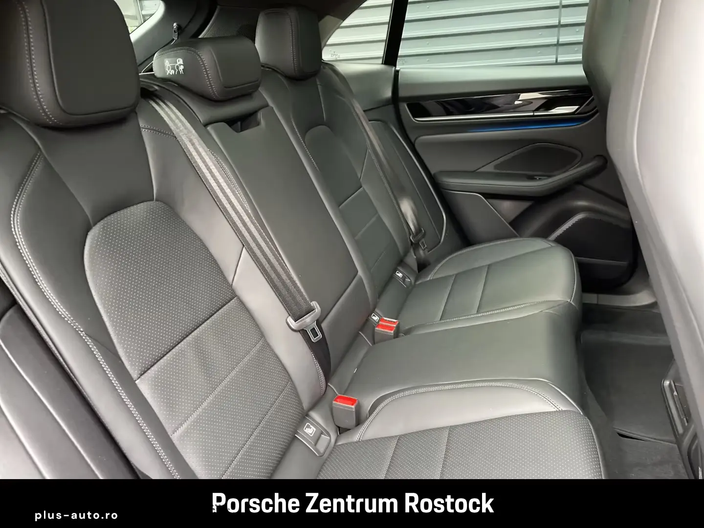 Porsche Macan Air Suspension Panoramic LED Matrix