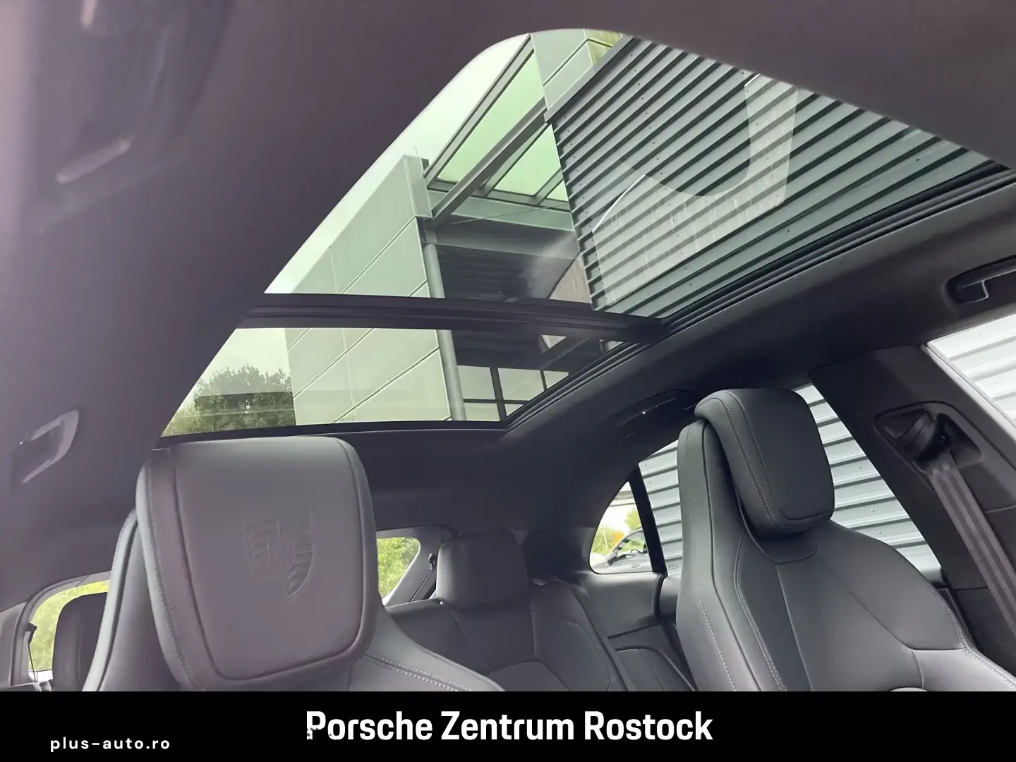 Porsche Macan Air Suspension Panoramic LED Matrix