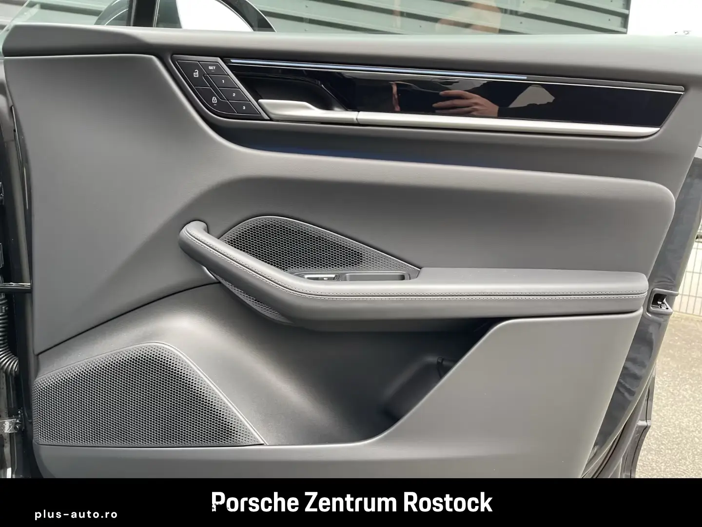 Porsche Macan Air Suspension Panoramic LED Matrix