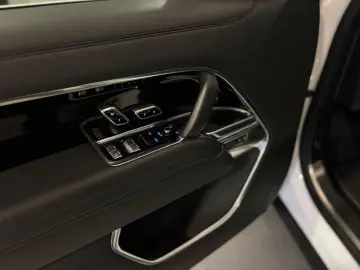 LAND ROVER Range Rover P440e HSE