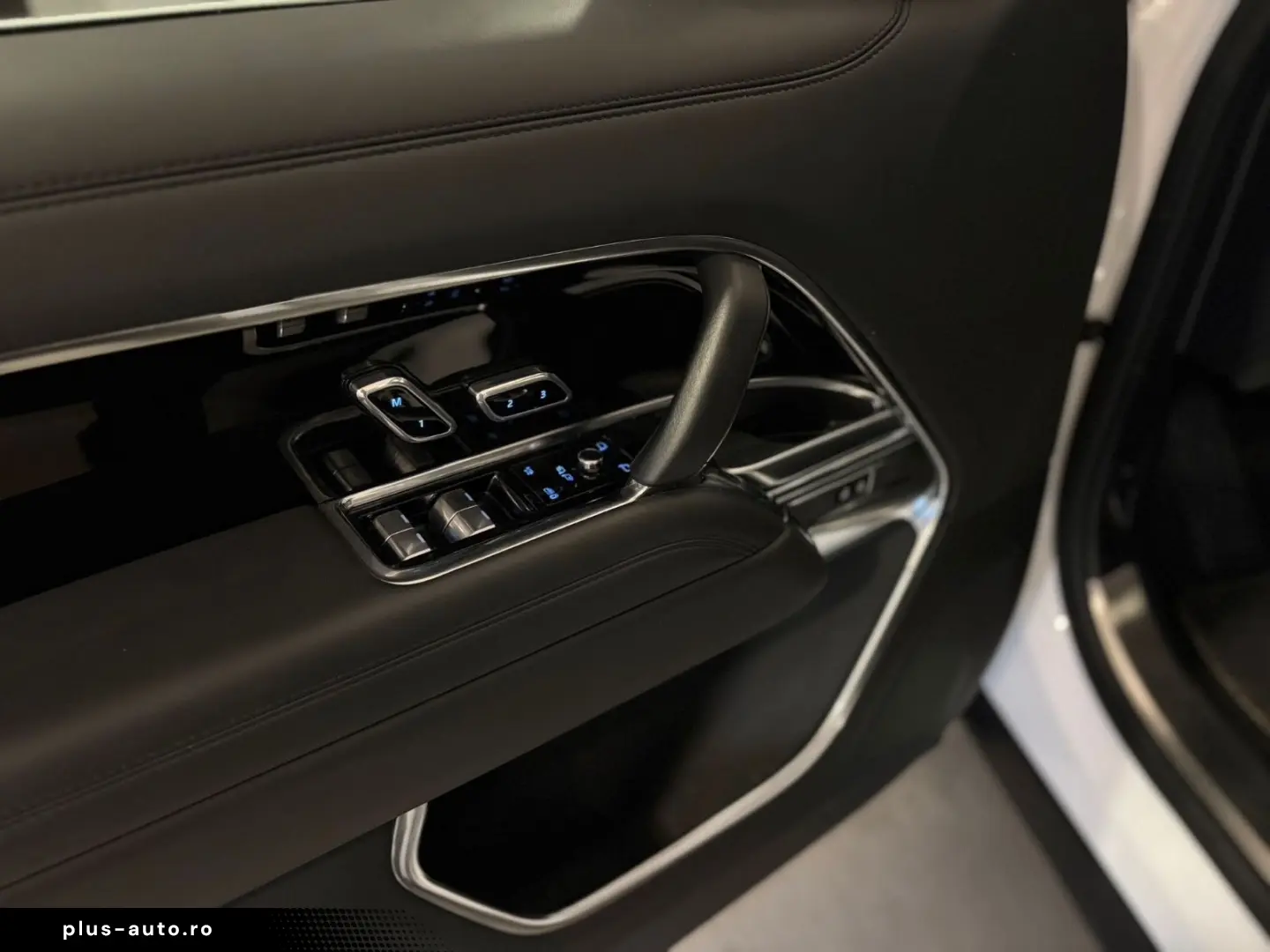 LAND ROVER Range Rover P440e HSE