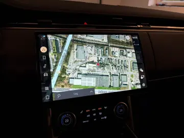 LAND ROVER Range Rover P440e HSE