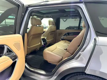 LAND ROVER RANGE ROVER D350 HSE LWB LANG PANO 7-SITZER 22