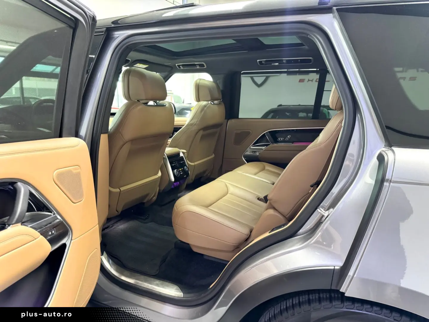 LAND ROVER RANGE ROVER D350 HSE LWB LANG PANO 7-SITZER 22