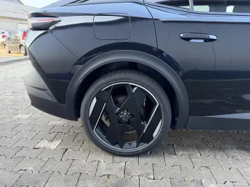 PEUGEOT 408 Hybrid 225 GT