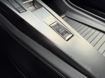 PEUGEOT 408 Hybrid 225 GT