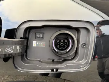 PEUGEOT 408 Hybrid 225 GT