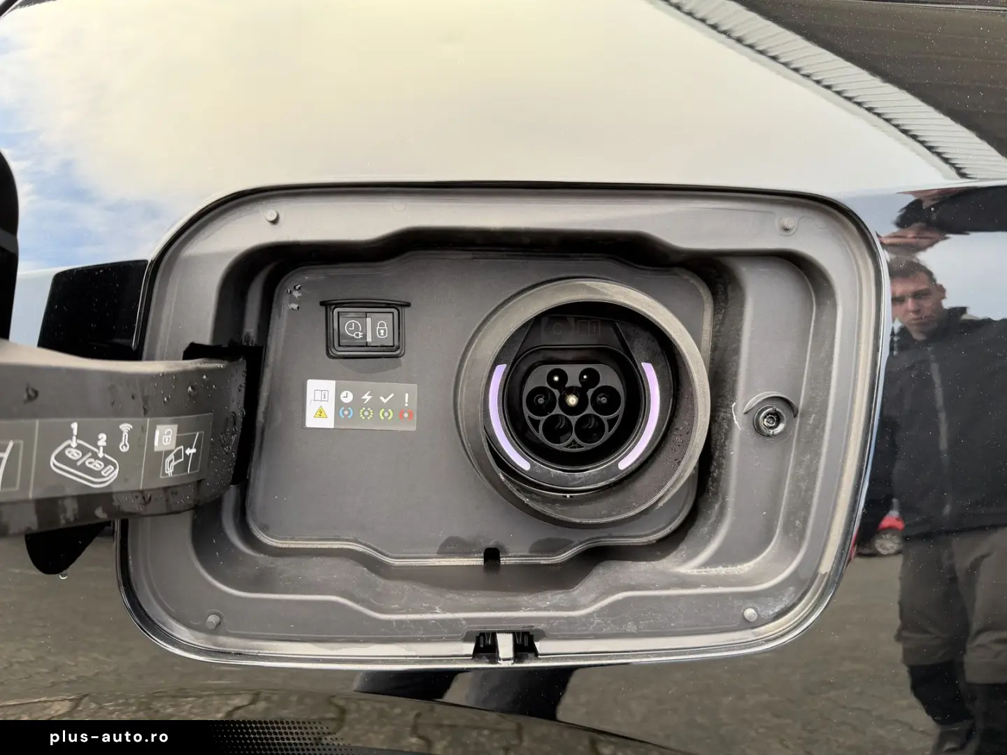 PEUGEOT 408 Hybrid 225 GT