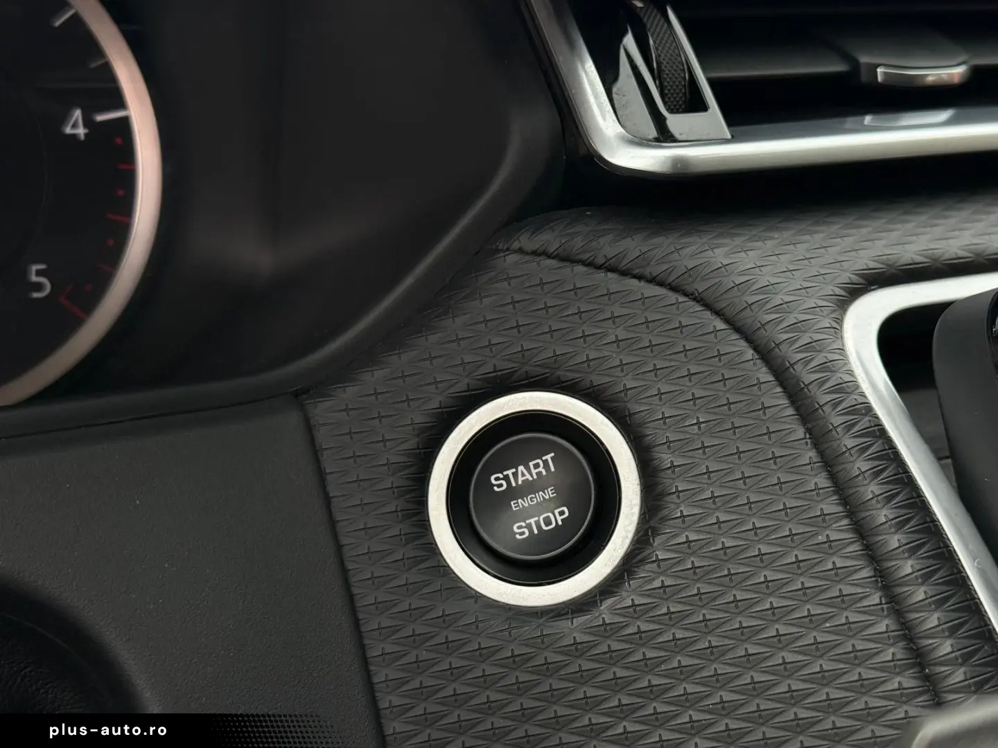 Land-Rover Range-Rover-Velar