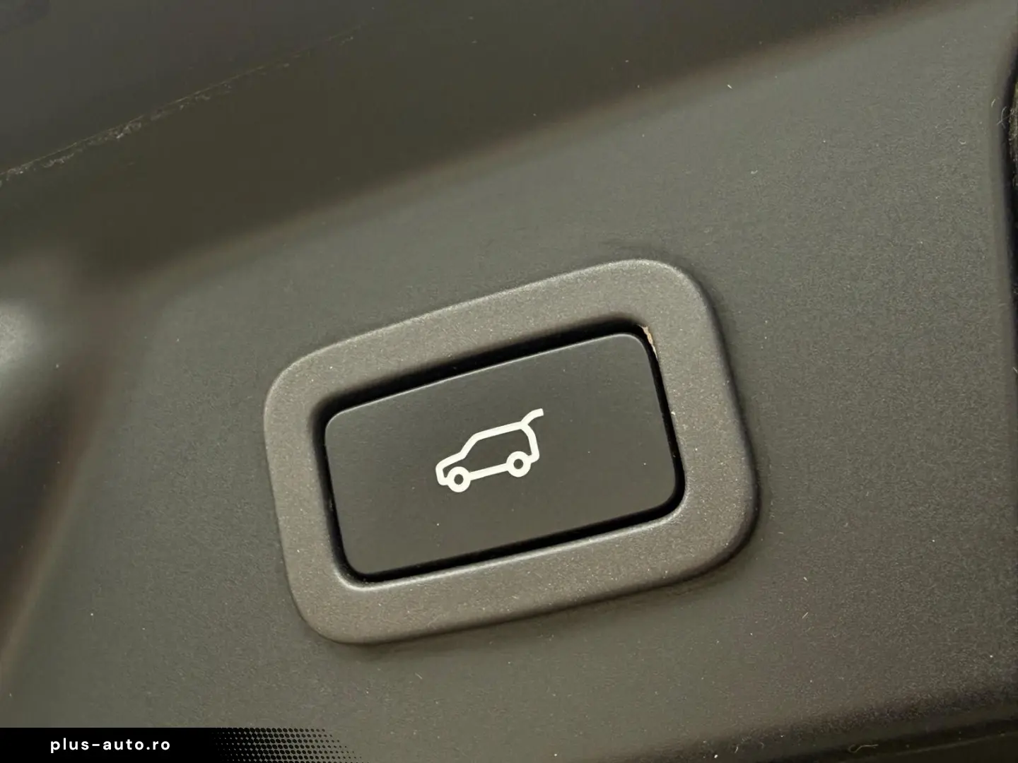 Land-Rover Range-Rover-Velar