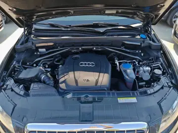 Audi Q5 2.0Tdi Quattro    Vindem in Rate Avans Zero cu Bulet