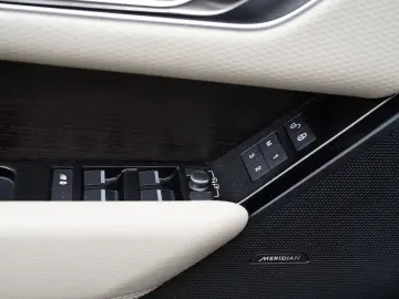 Land-Rover Range-Rover-Velar