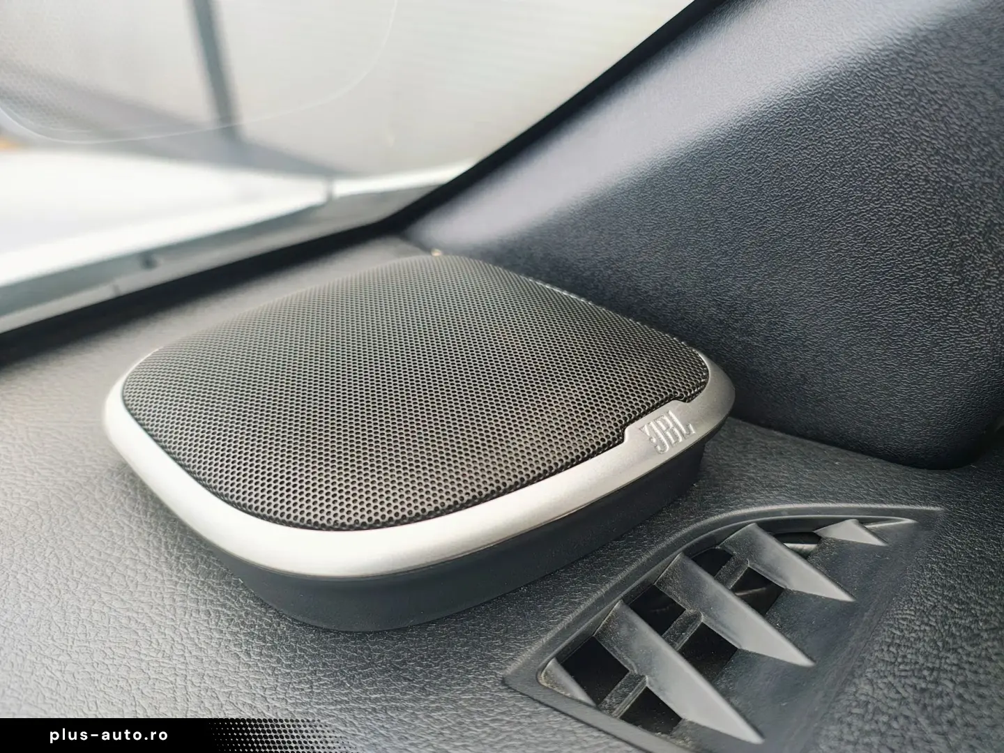 Toyota Hilux Gen-Viii-2015