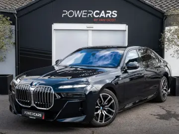 BMW 740d xDrive M Sport   Sky Lounge    Iconic Glow