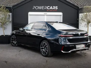 BMW 740d xDrive M Sport   Sky Lounge    Iconic Glow