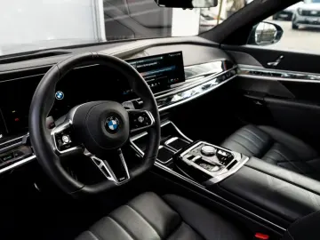 BMW 740d xDrive M Sport   Sky Lounge    Iconic Glow