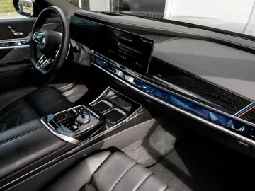 BMW 740d xDrive M Sport   Sky Lounge    Iconic Glow