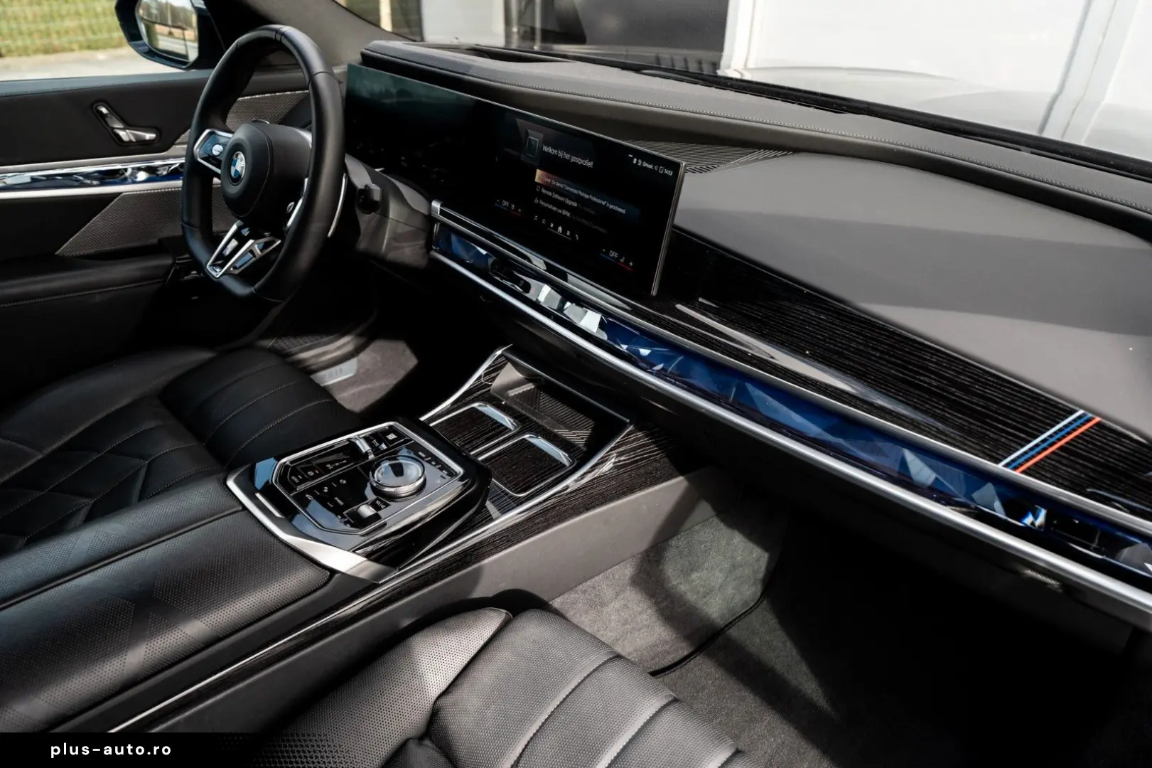 BMW 740d xDrive M Sport   Sky Lounge    Iconic Glow