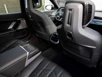 BMW 740d xDrive M Sport   Sky Lounge    Iconic Glow