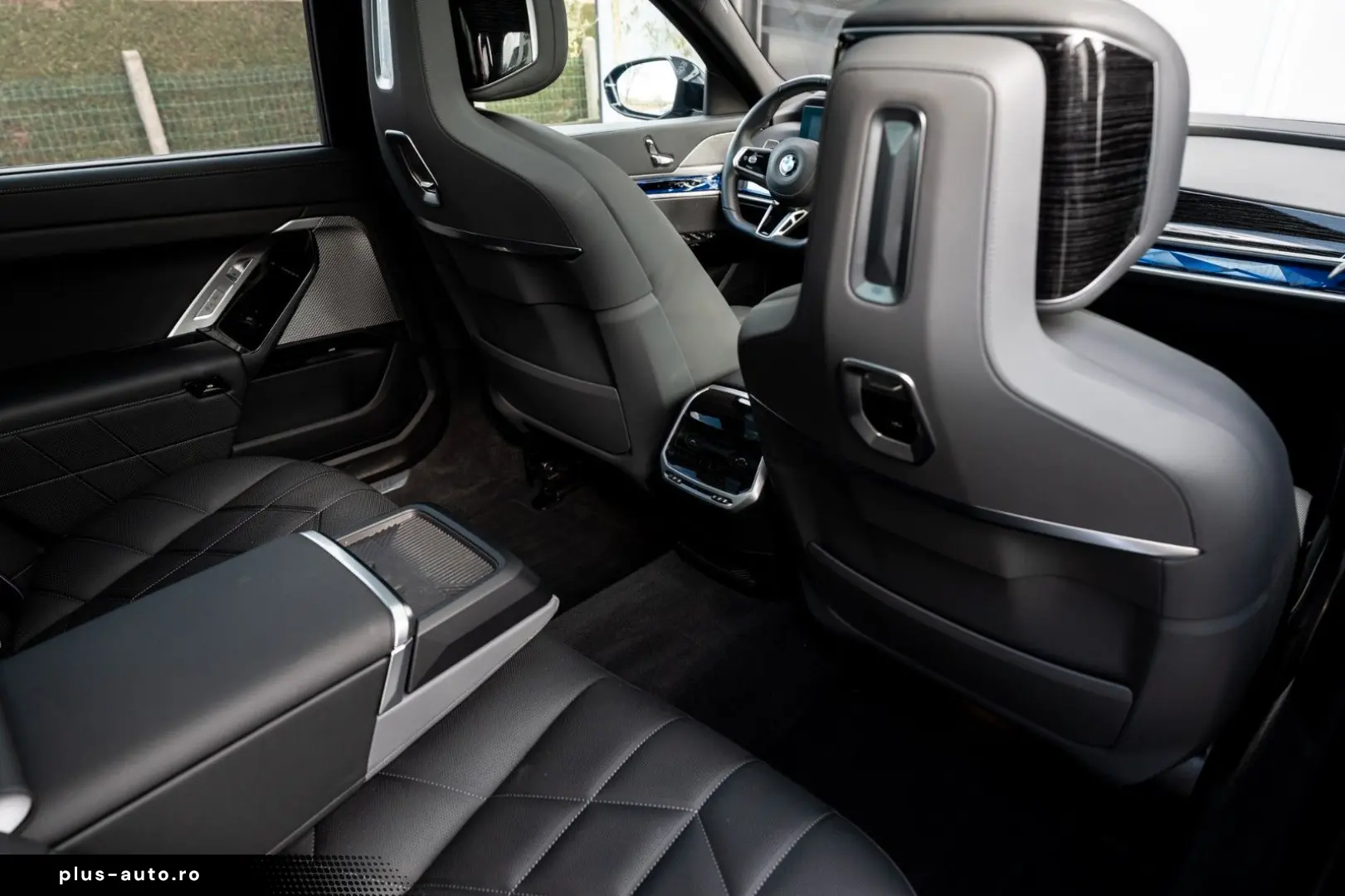 BMW 740d xDrive M Sport   Sky Lounge    Iconic Glow