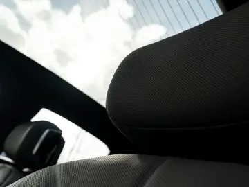 BMW 740d xDrive M Sport   Sky Lounge    Iconic Glow