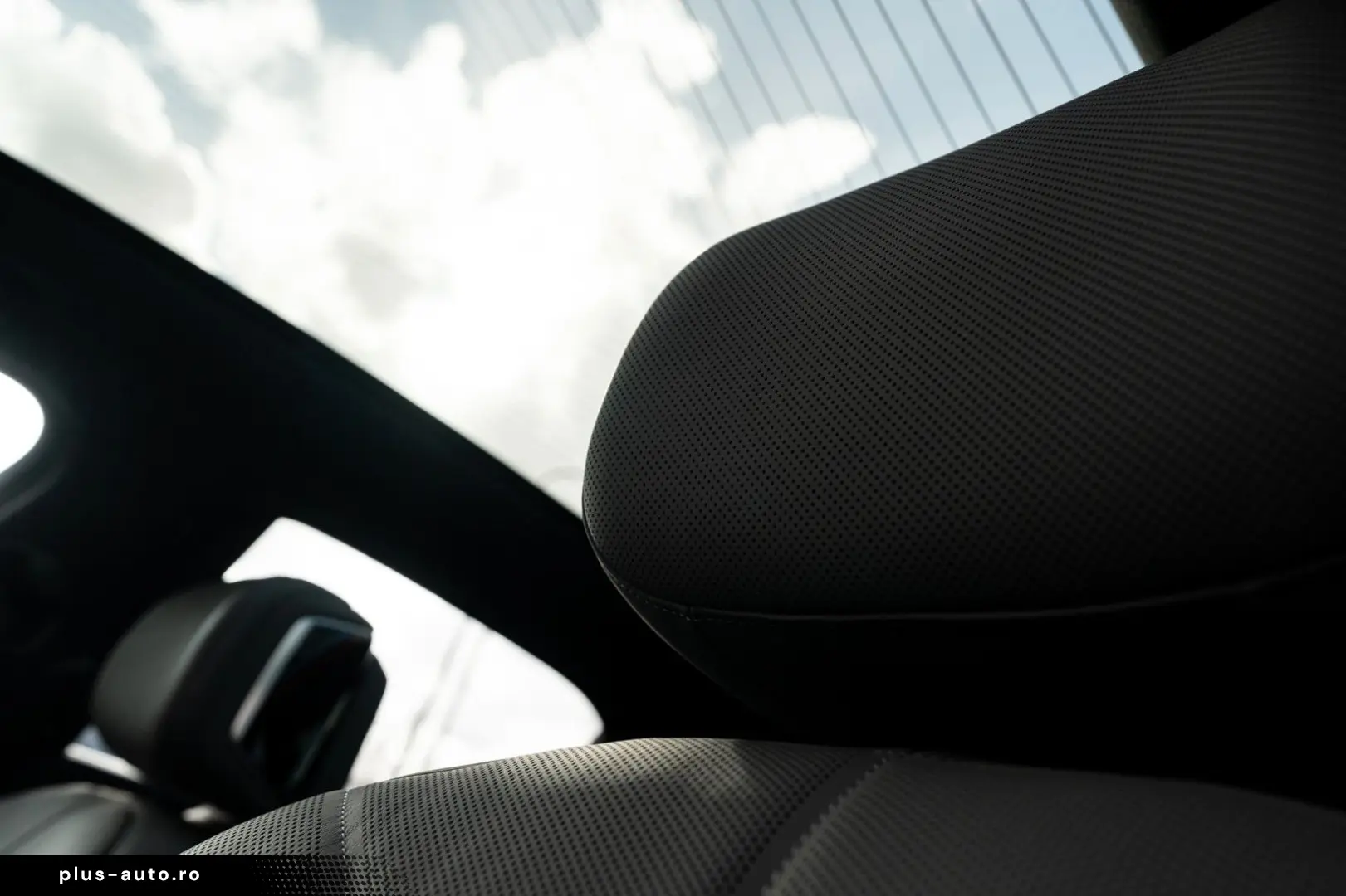 BMW 740d xDrive M Sport   Sky Lounge    Iconic Glow