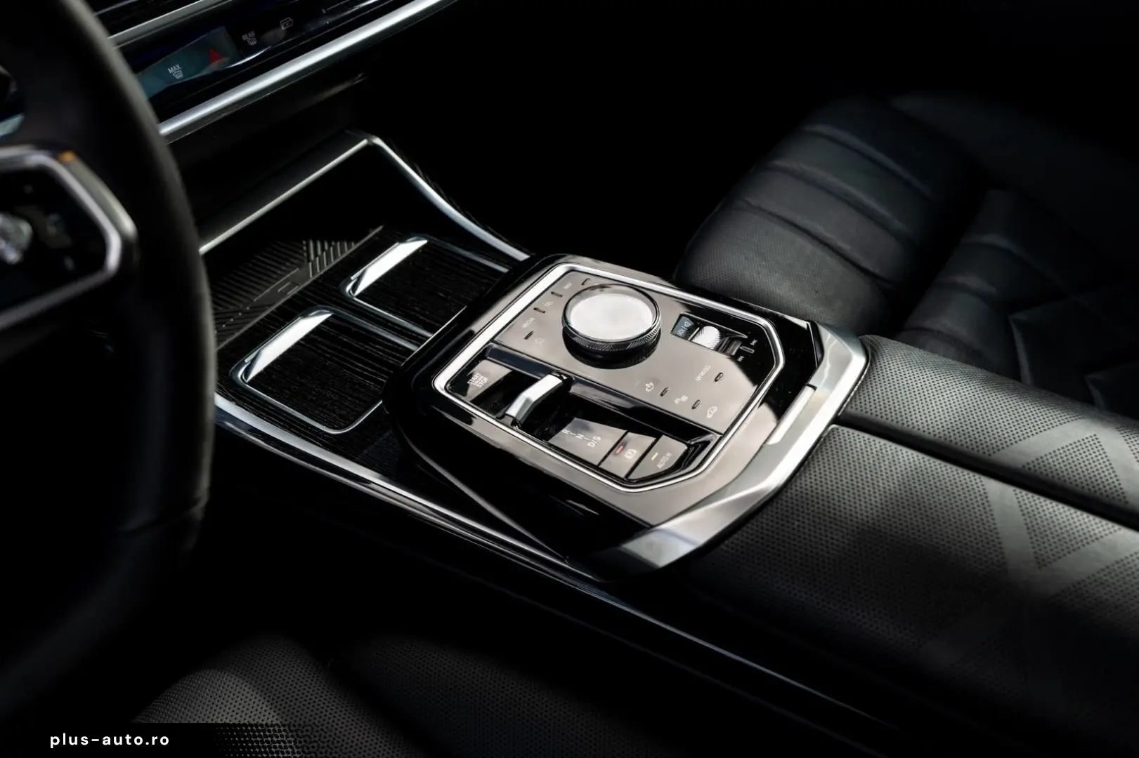 BMW 740d xDrive M Sport   Sky Lounge    Iconic Glow