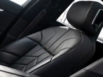 BMW 740d xDrive M Sport   Sky Lounge    Iconic Glow