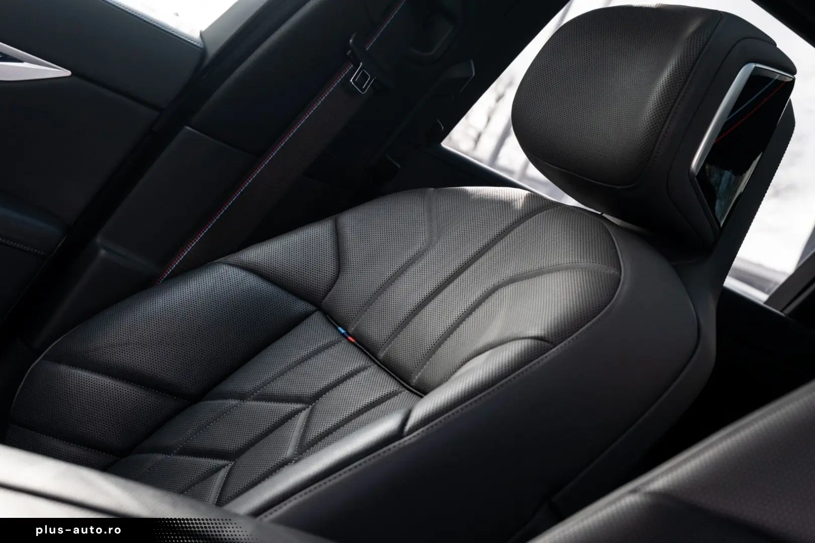 BMW 740d xDrive M Sport   Sky Lounge    Iconic Glow