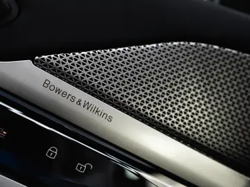 BMW 740d xDrive M Sport   Sky Lounge    Iconic Glow