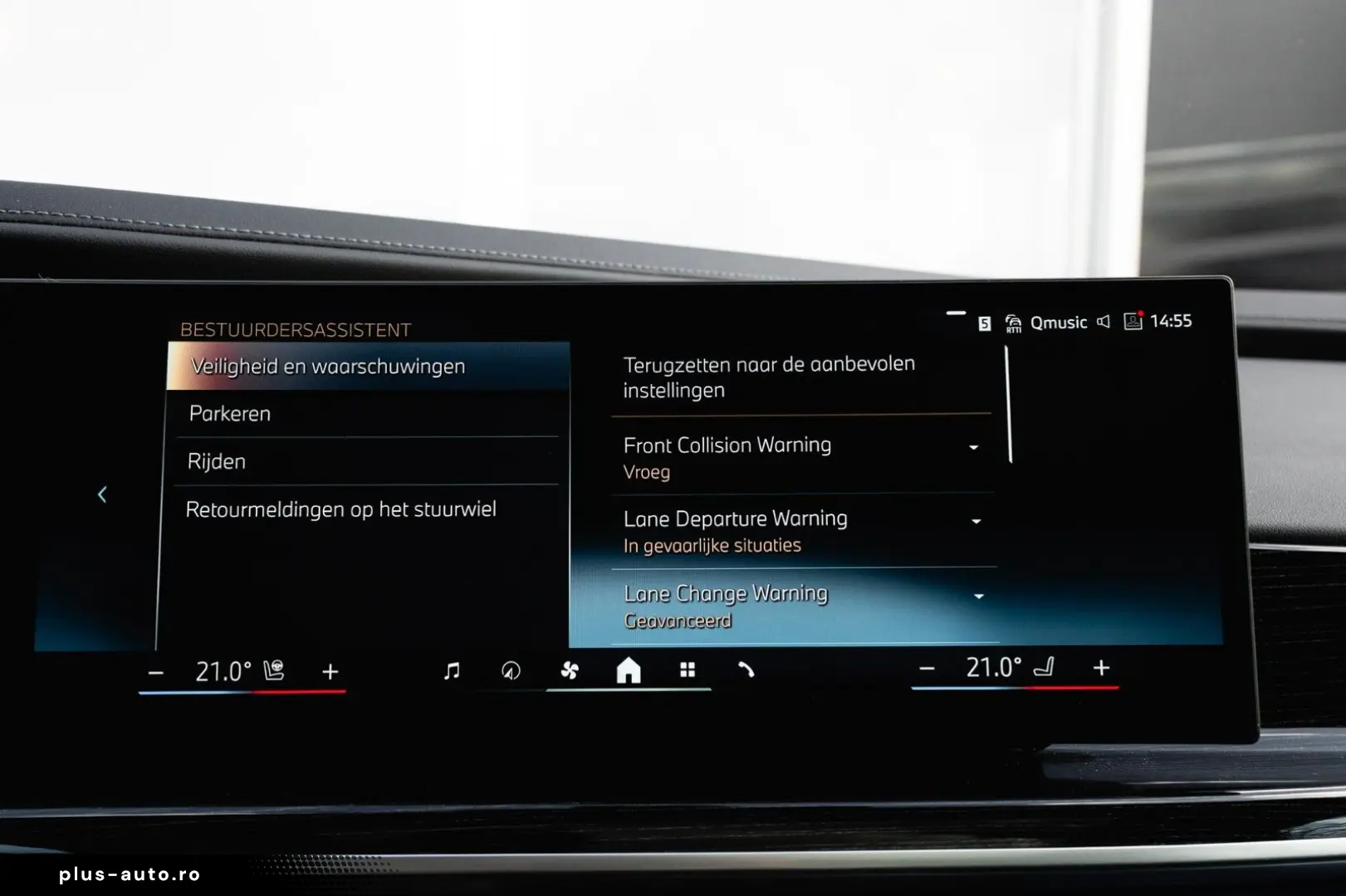 BMW 740d xDrive M Sport   Sky Lounge    Iconic Glow