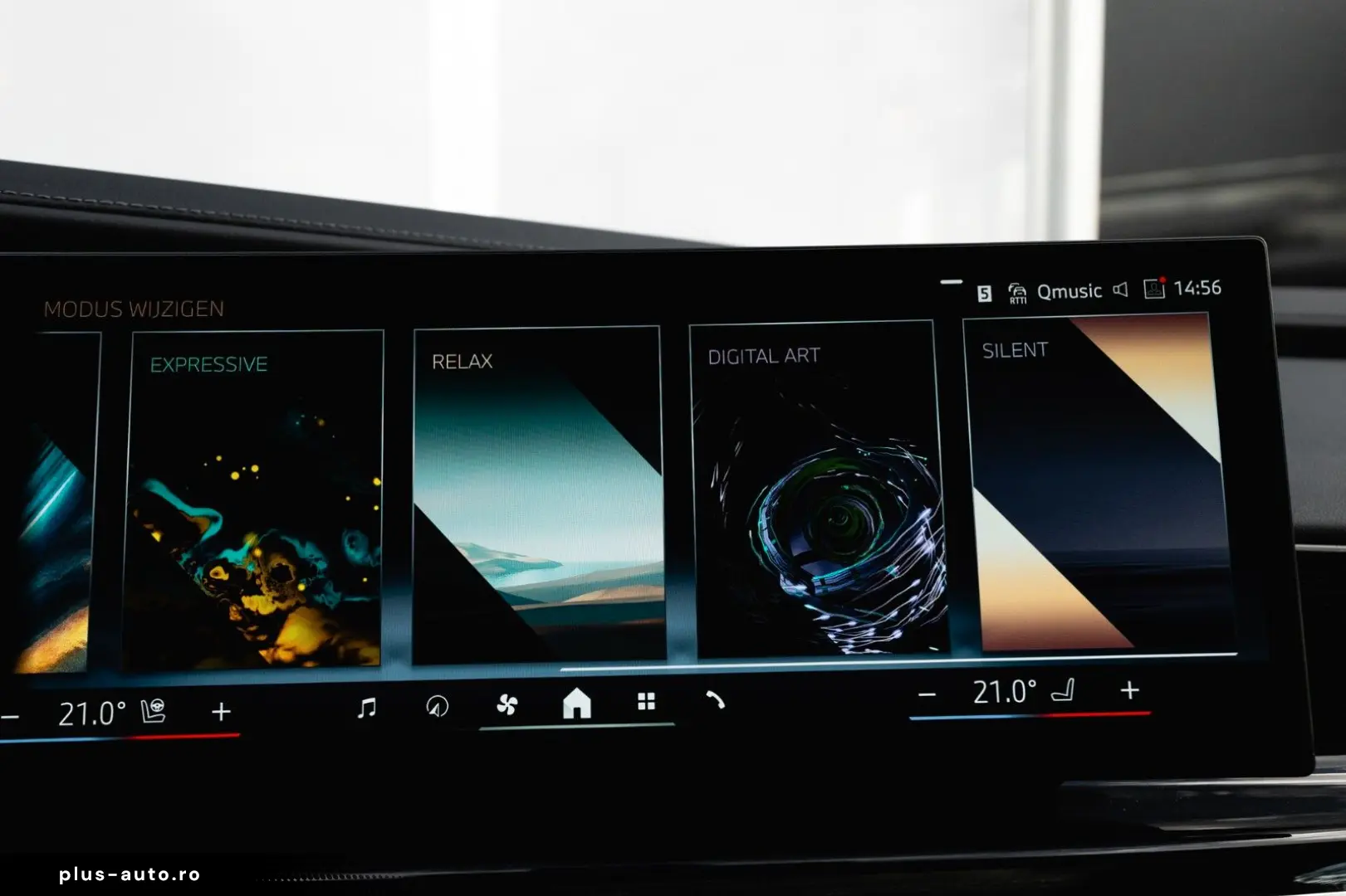 BMW 740d xDrive M Sport   Sky Lounge    Iconic Glow