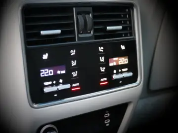 PORSCHE Cayenne PlatinumEd 14Weg HeadUp ACC TV-Fond 21