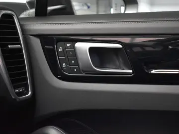 PORSCHE Cayenne Tiptronic S BOSE PANO SPORT SOFT-CLOSE