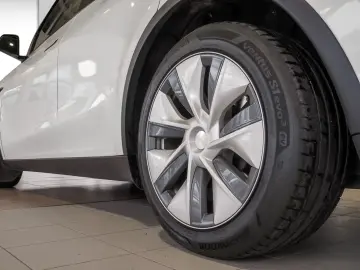 TESLA Model Y Long Range Dual AWD-75 kWh Navi Kamera P