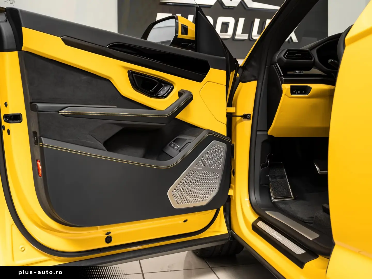 Lamborghini Urus SE Hybrid B&O PANO 23  Massage