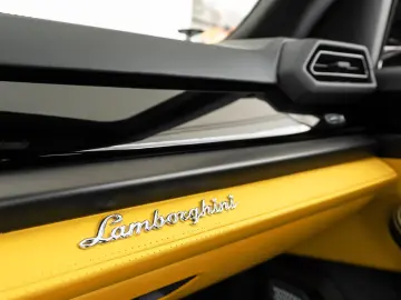 Lamborghini Urus SE Hybrid B&O PANO 23  Massage
