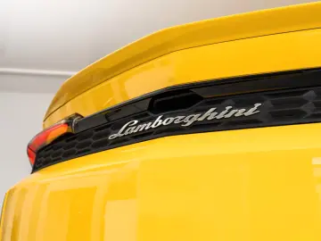 Lamborghini Urus SE Hybrid B&O PANO 23  Massage